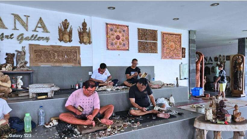 Bali: Private Instagram Tour - Ubud silver and Werochana woodcarving: souvenirs with technique