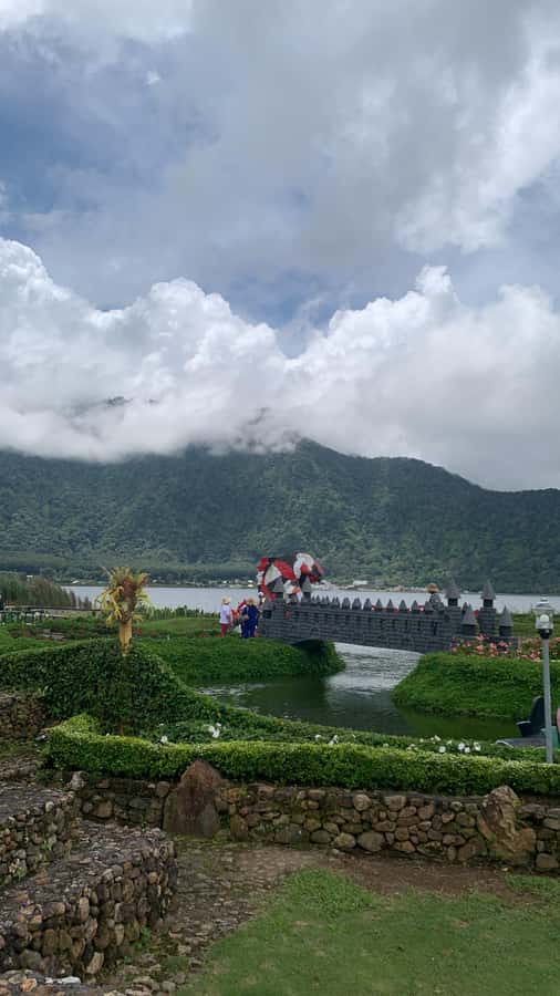 Bali: Private Tour of Jatiluwih, Ulun Danu, and Tanah Lot - Handara Iconic Gate: the Bali photo moment, with cultural context
