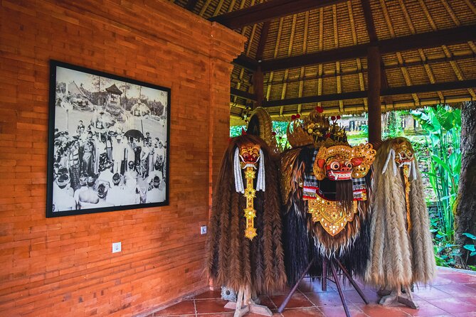 Bali Pura Taman Ayun Temple, Monkey Forest & Tanah Lot Excursion - Tanah Lot at sunset: black lava towers, crowds, and tide-day expectations