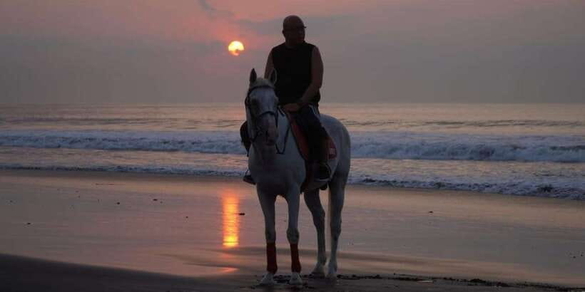 Bali: Romantic Seafood Dinner Jimbaran Beach Include Sunset - Jimbaran Beach at sunset, why this seafood dinner feels different