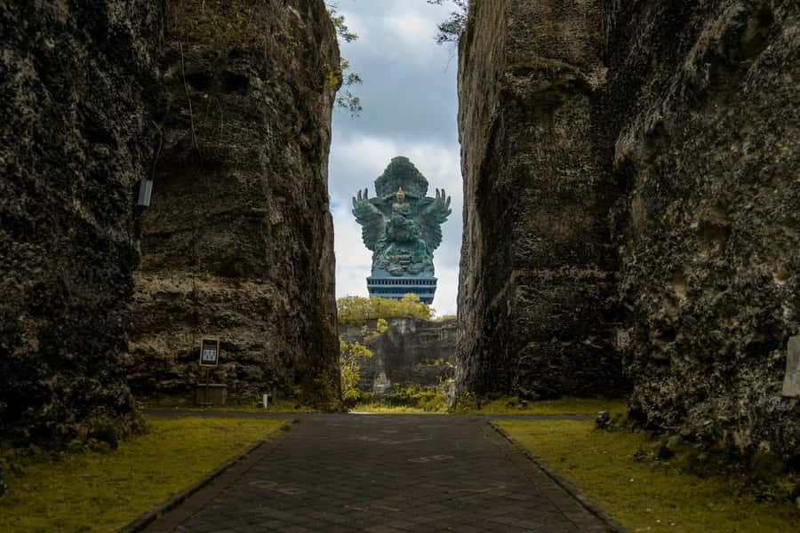 Bali's Triple Threat: Watersports - GWK Statue and Uluwatu - Uluwatu Temple: cliff views, temple time, and real sea air