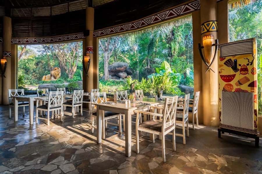 Bali: Safari Zoo and Ubud Palace and Market Day Tour - Private AC vehicle, English driver, and the real value of hassle-free logistics