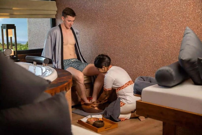 Bali/Sanur: Spa and Bath Experiences at Svaha Spa Sanur - The bath and jacuzzi moments: from detox soaks to romantic flower petals