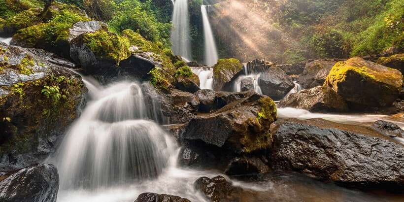 Bali: Secret Garden, Ulun Danu Temple and Waterfall Tour - Kembar Waterfall: swim and cliff-jumps with a real 2-hour window