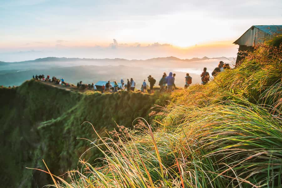 Bali: Sunrise Mount Batur Guided Hike with Breakfast - The climb in the dark: pacing, flashlight help, and photo moments