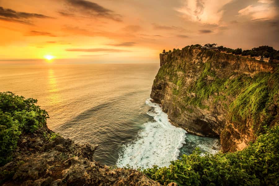 Bali Sunset: Uluwatu Temple, Kecak Dance and Jimbaran Bay - Uluwatu Sunset Timing: Kecak Hits at 6:00 PM