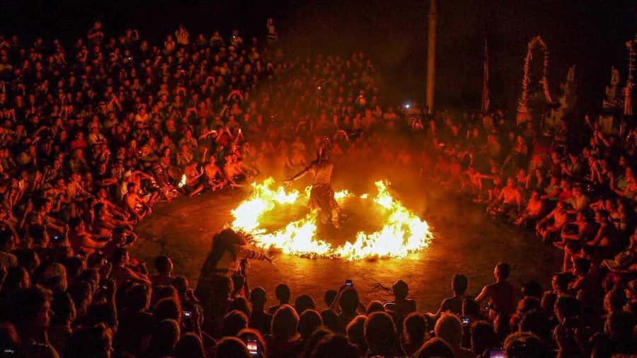 Bali: Sunset Uluwatu Temple & Kecak Fire Dance Private Tour - Uluwatu Temple, 11th-century cliffs, and smart photo stops