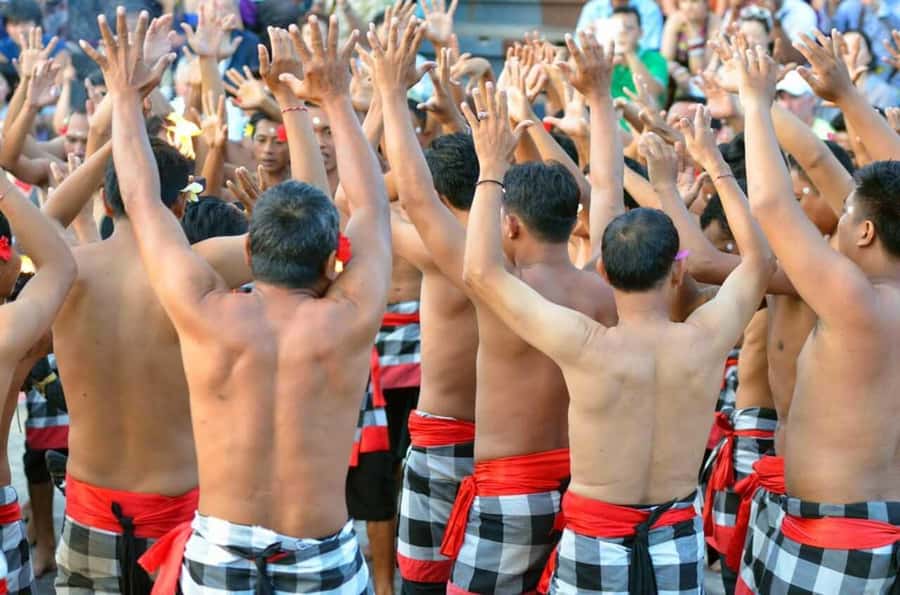 Bali: Sunset Uluwatu Temple & Kecak Fire Dance Private Tour - Jimbaran Beach dinner: keeping your evening relaxed
