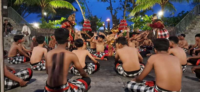 Bali: Tanah Lot Temple Sunset Kecak & Fire Dance Show Ticket - Tanah Lot at Sunset, Why This Coastal Temple Setting Works