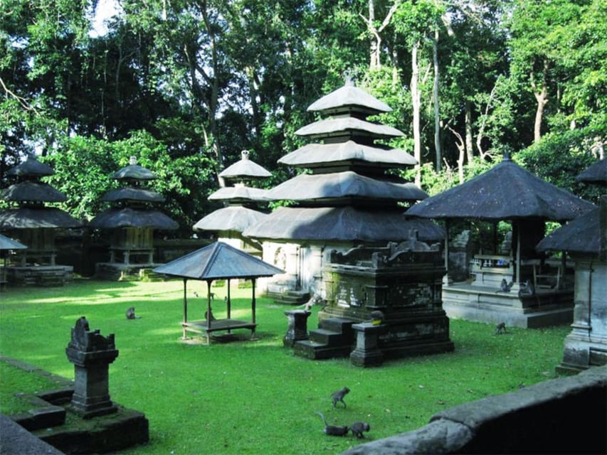 Bali : Tanah Lot Temple Tour with Sunset Dinner - Dinner around Tanah Lot: where the day actually comes together