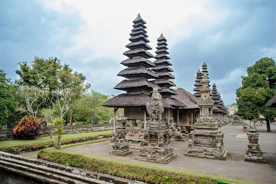 Bali: Tanah Lot UNESCO World Heritage Sites Full-Day Tour - Lake Bratan and Ulun Danu Bratan: Sacred Water on a Crater Lake Edge