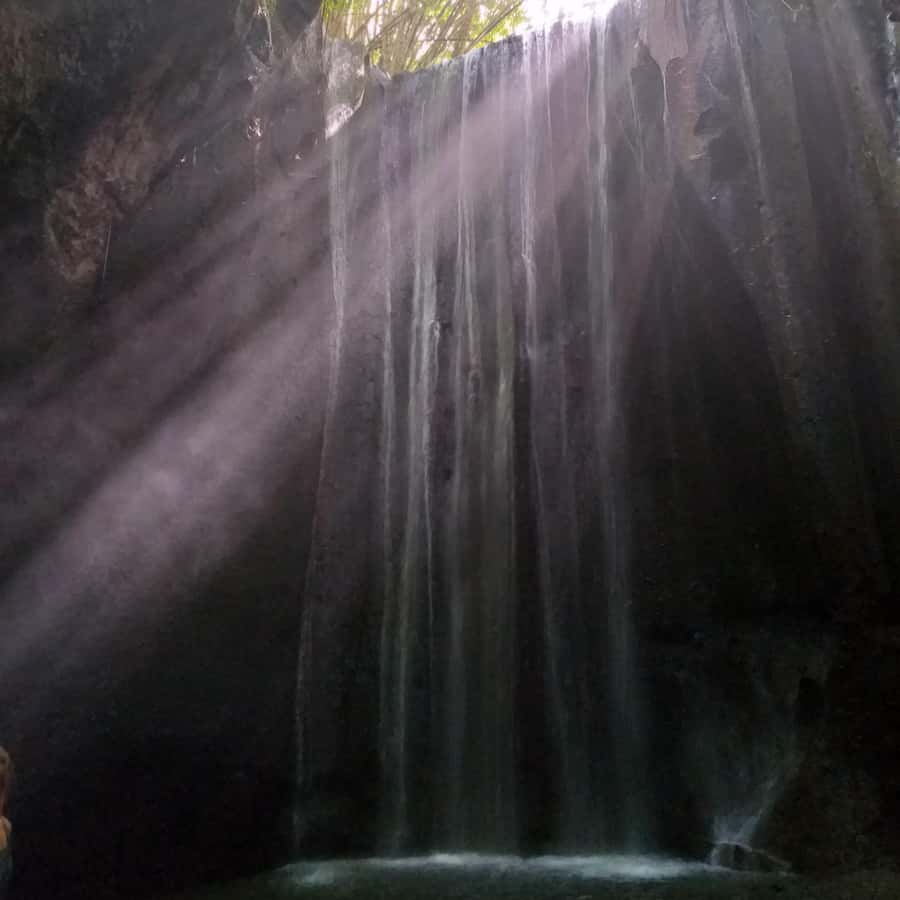 Bali: Tibumana, Tukad Cepung, Kanto Lampo, & Tegenungan Tour - Tibumana Waterfall: a calm first stop with an easy walk