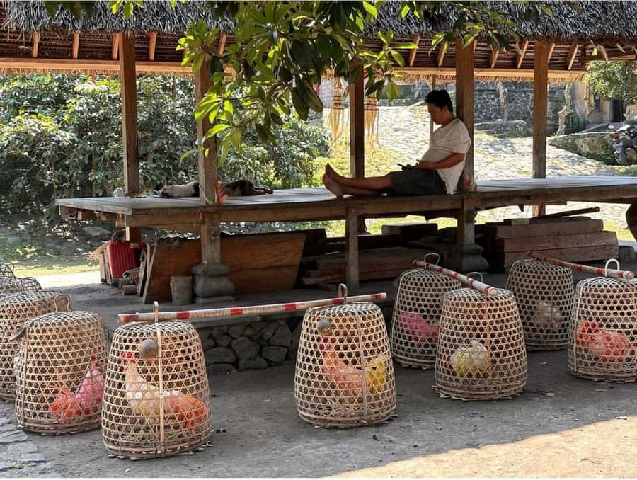 Bali: Traditional Villages, Salt Farm & Tirta Gangga Tour - Candi Dasa Beach lunch views: the best break depends on your add-on
