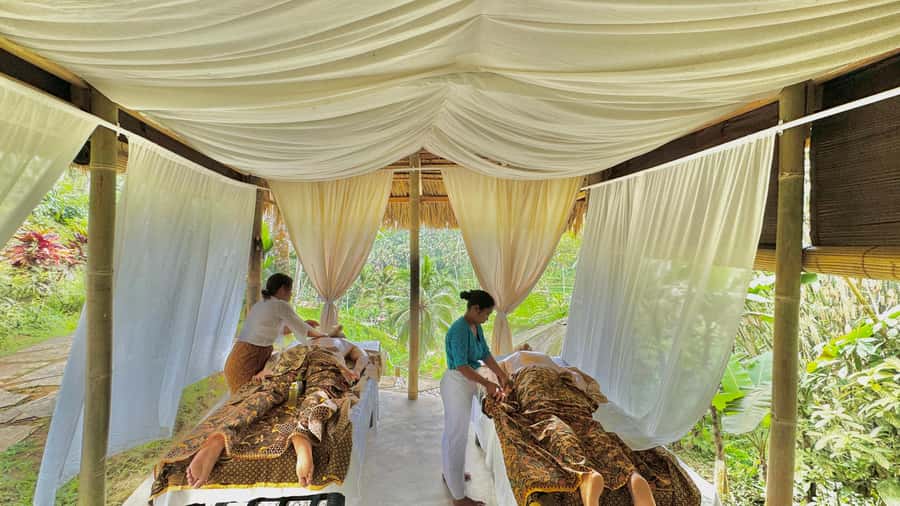 Bali:Traditional Wedding Photoshoot with the Rice Field View - Dressing, accessories, and makeup: why this is more than costume rentals