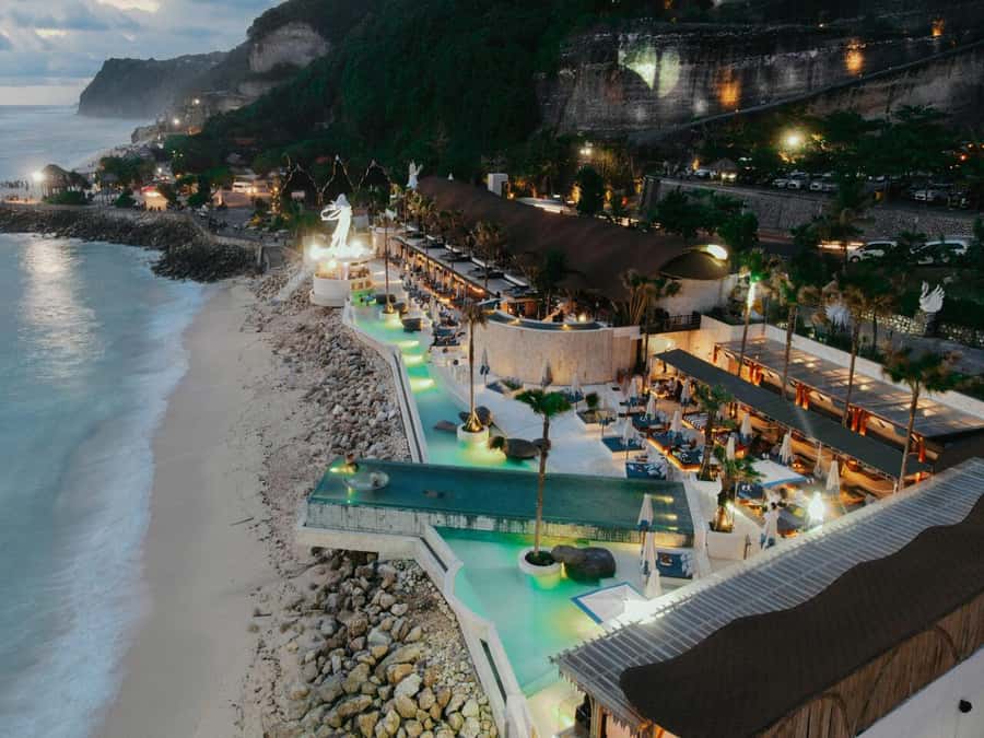 Bali: Tropical Temptation Beach Club Pass & Lounge Add-ons - Melasti Beach Arrival: Where the Views Do the Work