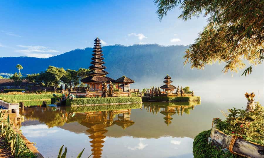 Bali: Twin Lakes, Handara Gates, and Forest Trekking Tour - Why Bali Twin Lakes Feels More Like Nature Than a Photo Stop
