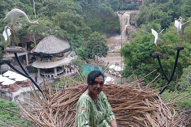 Bali Ubud Driver - Tegenungan Waterfall: jungle water and photo rock time