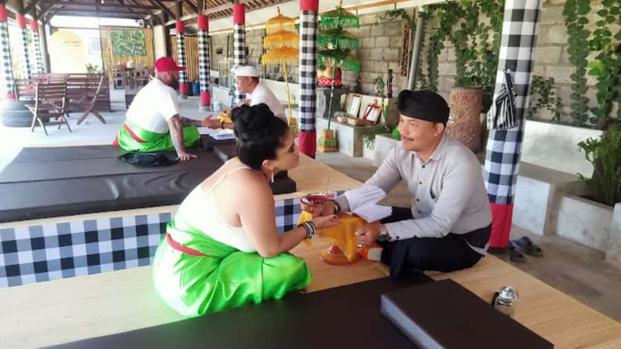 Bali: Ubud Palm of Hand Reading with Balinese Method - What a Balinese palm reading session actually feels like