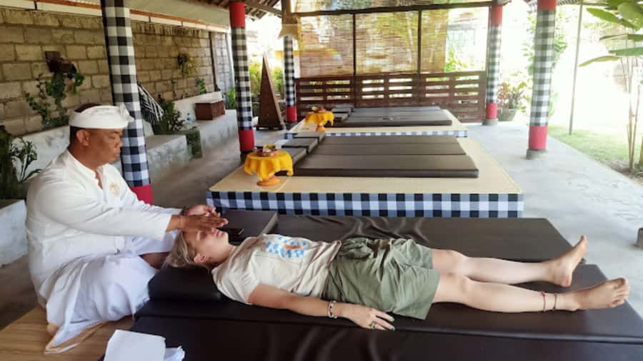 Bali: Ubud Palm of Hand Reading with Balinese Method - Inside the session: what happens during your 40 minutes