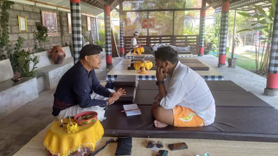 Bali: Ubud Palm of Hand Reading with Balinese Method - Reading your palms: lines, mounts, and the meaning behind the symbols
