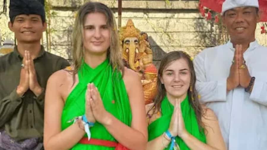 Bali: Ubud Palm of Hand Reading with Balinese Method - English guidance and small-group comfort in Ubud