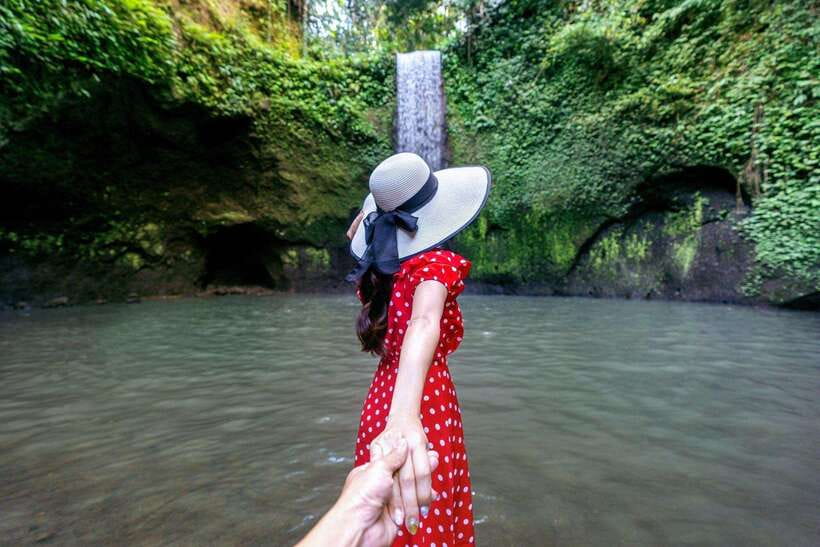 Bali: Ubud Tour with Tirta Empul Temple and Rice Terrace - Stop 1: Kanto Lampo Waterfall, Photos First, Then the Swim Option
