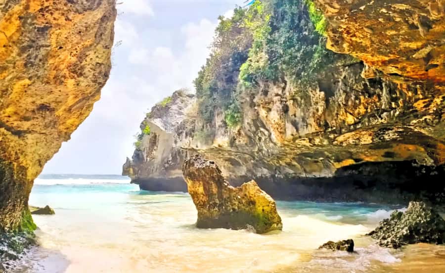 Bali: Uluwatu Beaches Tour with Padang Padang and Suluban - How Private Guides Shape Your Day