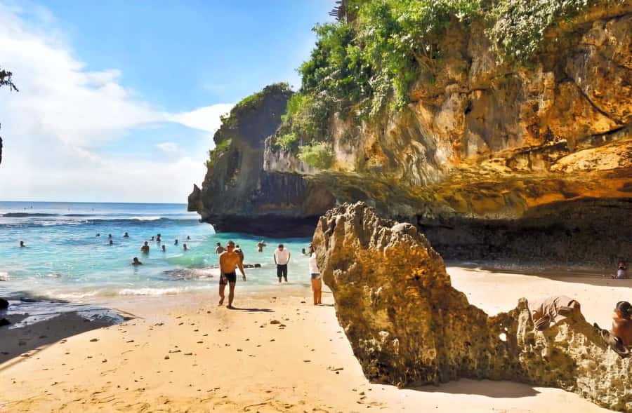 Bali: Uluwatu Beaches Tour with Padang Padang and Suluban - Melasti Beach: Calmer Sun Time and Clear-Water Swims