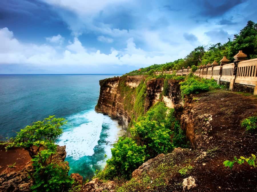Bali: Uluwatu Temple, Kecak Dance, and Jimbaran Dinner Tour - Key things that make this Bali day tour work