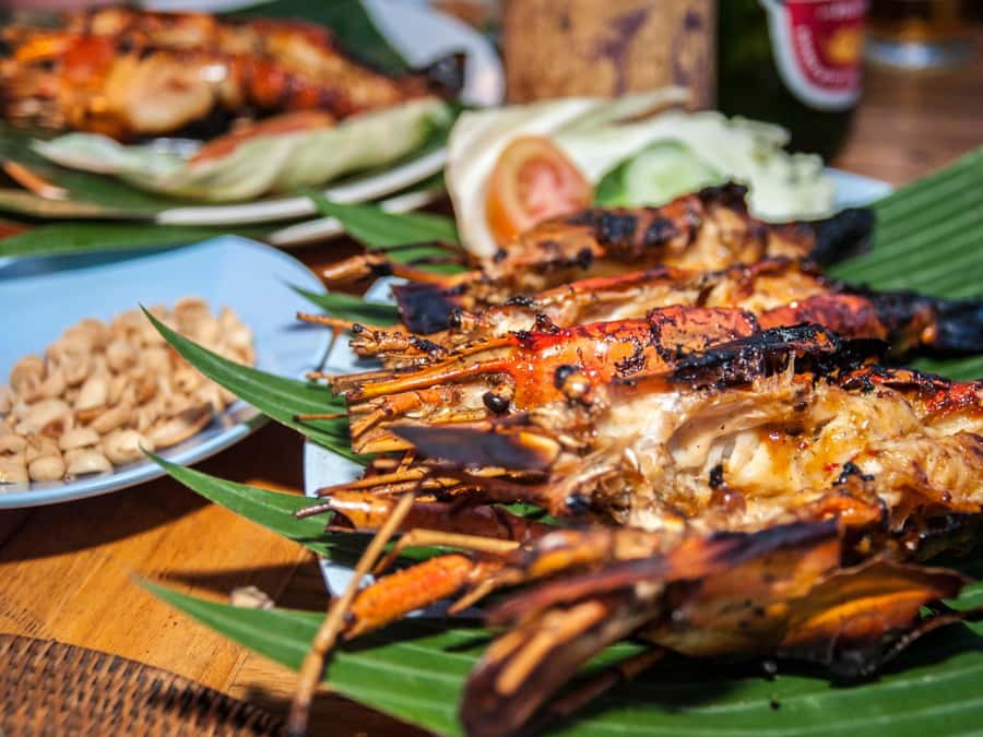 Bali: Uluwatu Temple, Kecak Dance, and Jimbaran Dinner Tour - Kecak Fire Dance: How the chant circle and fire effects work
