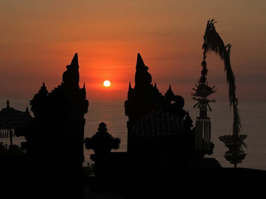Bali: Uluwatu Temple, Kecak Dance, and Jimbaran Dinner Tour - Should you book this tour?