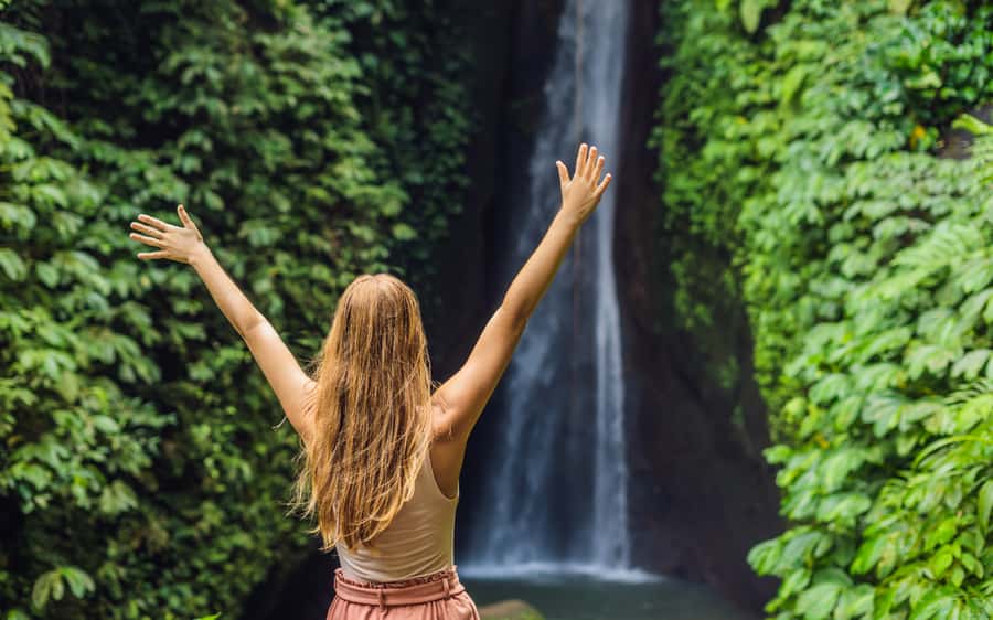 Bali: Waterfalls, Temples, and Rice Terraces Scenic Tour - Ulun Danu Beratan Temple: Misty Water Temple Views With Real Etiquette