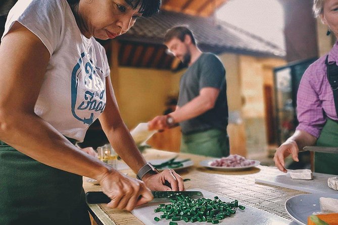 Balinese Cooking class with traditional morning market visit - Picking ingredients with a local chef in mind