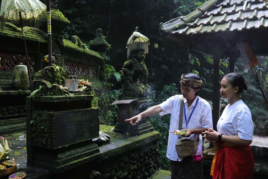Balinese Purification at holy water temple with Local - Inside the Sebatu holy-water area: steps, meditation, and gratitude