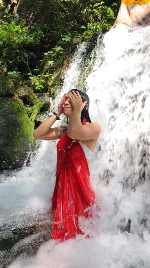 Balinese Purification at holy water temple with Local - Small tips that make a big difference on temple day
