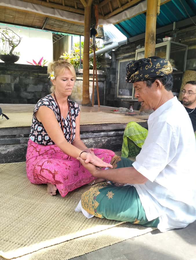 Balinese Purification Ritual and Local Healer Visit - Meeting the Balinese healer, what happens in the session