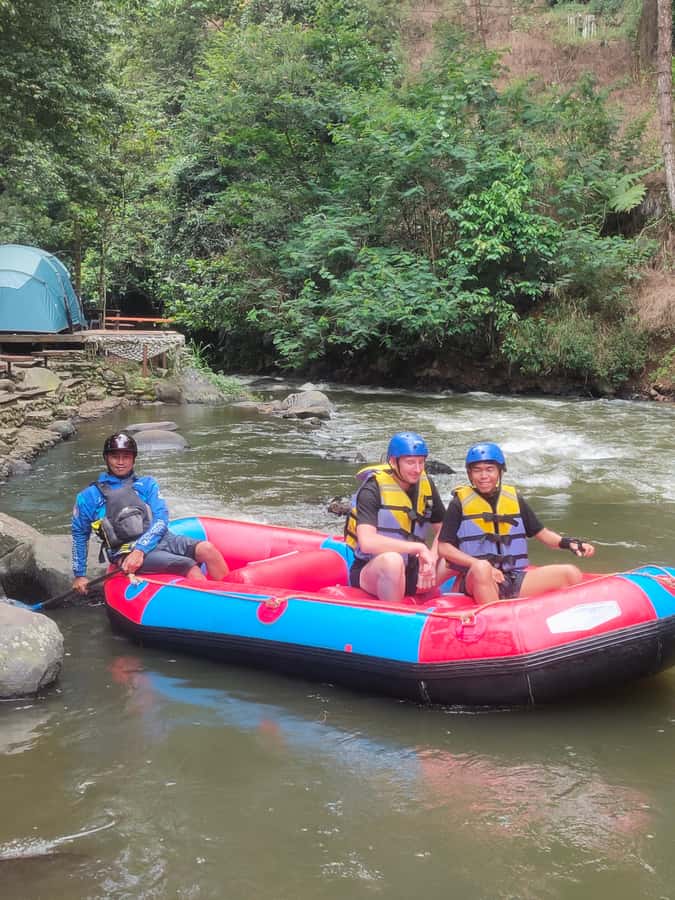 Bandung : Pangalengan River Rafting Adventure with Lunch - On the Water: What Happens During the Rafting Sections