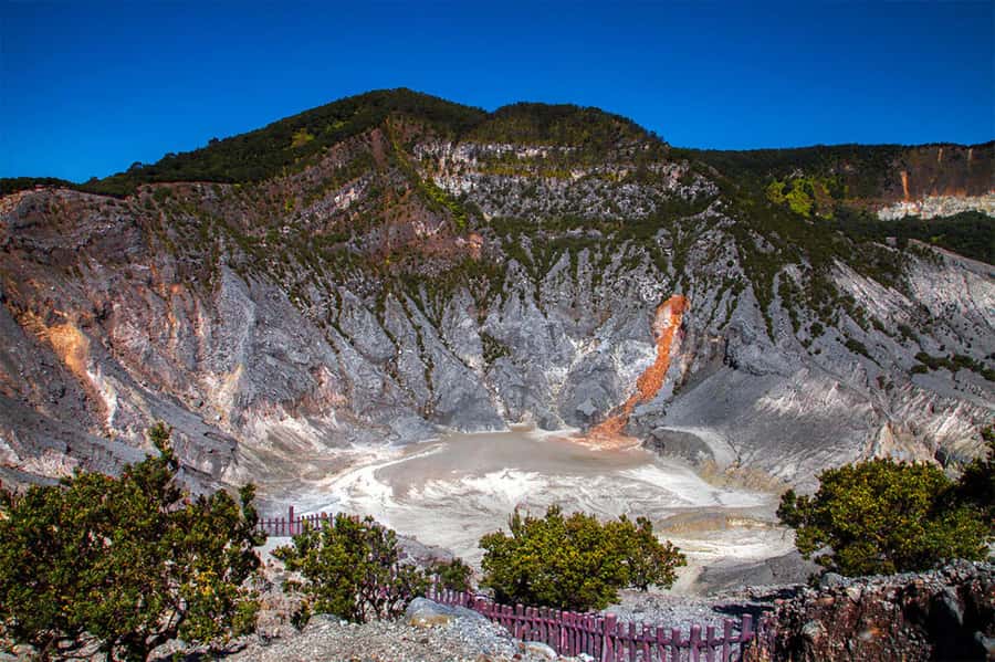 Bandung : Private Tour Guide Sightseeing (Costum tour) - What makes this Bandung private tour feel different