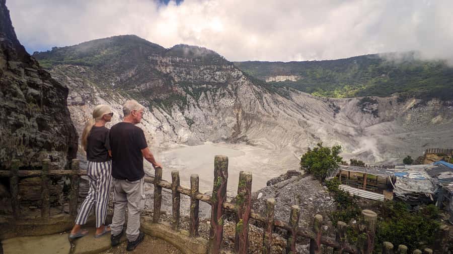 Bandung: Tangkuban Parahu Volcano, Waterfall & Culture Tour - Saung Angklung Udjo in Bandung: more than a show