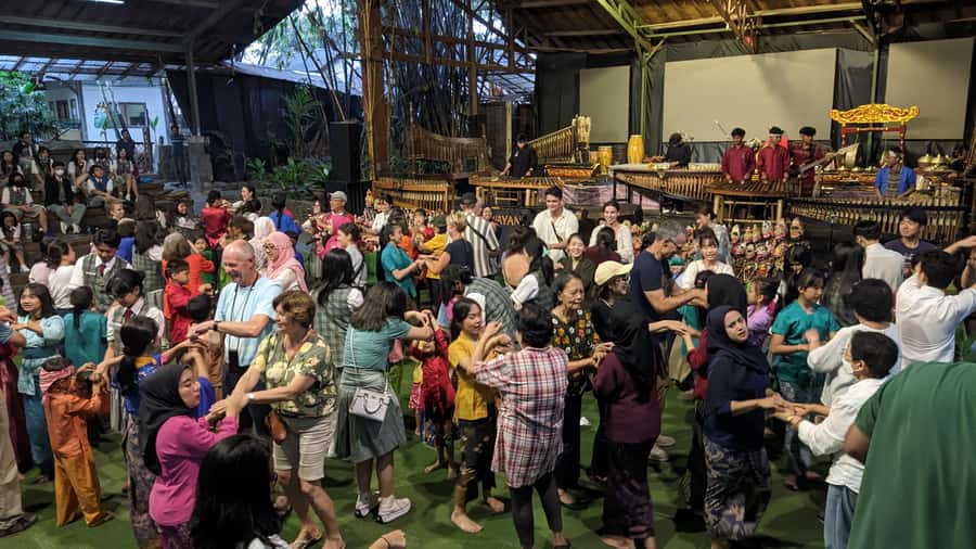 Bandung: Tangkuban Parahu Volcano, Waterfall & Culture Tour - A few guide names you might encounter, and what that signals