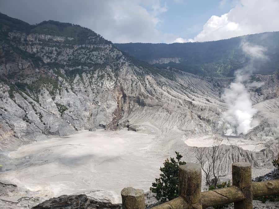 Bandung Tangkuban Perahu Volcano Tours - Tangkuban Perahu: Steaming Crater Views and Sulfur-Heavy Drama
