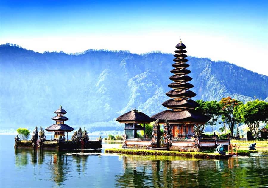 Banyumala Waterfall Trek, Bedugul and Lake Beratan Tour - Wantgiri twin-lake views: the in-between scenery that connects everything