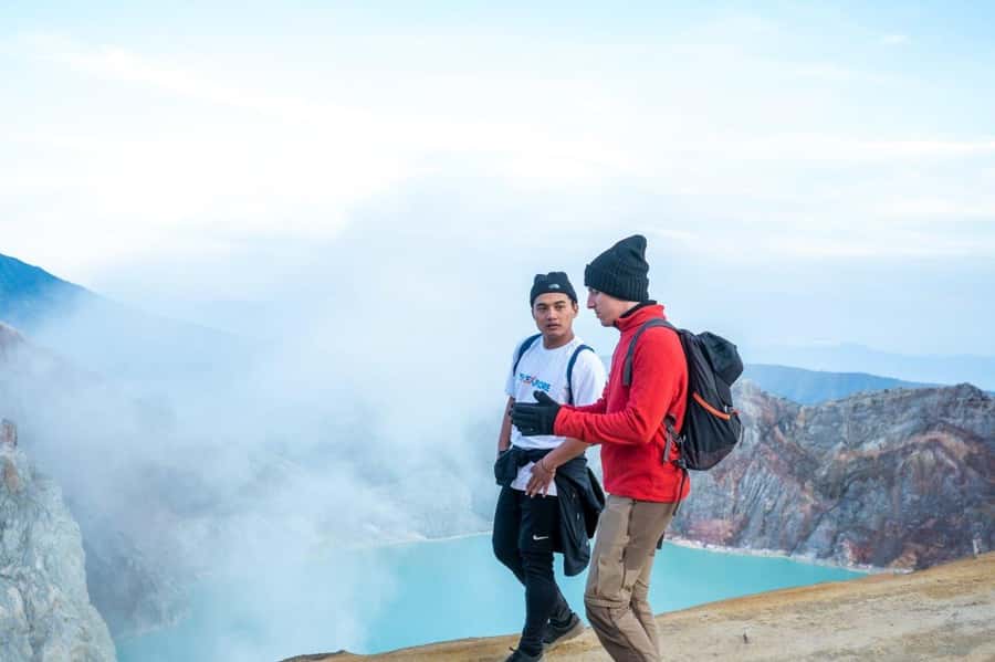 Banyuwangi/Bali: Ijen Crater Blue Fire & Sunrise Guided Tour - Blue Fire at night: how to see it without losing the plot