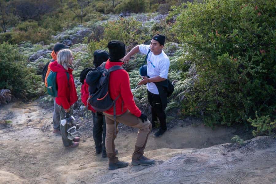 Banyuwangi/Bali: Ijen Crater Blue Fire & Sunrise Guided Tour - Logistics that save your morning: tickets, cash, and small buys
