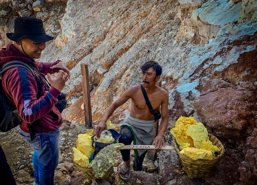 Banyuwangi/Bali: Ijen Volcano Midnight Blue Fire Guided Tour - Who Should Book This Ijen Midnight Blue Fire Tour