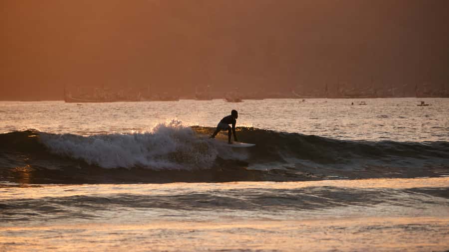Banyuwangi: De Djawatan, Green, and Red Island Day Trip - The guide makes the difference, especially when conditions shift