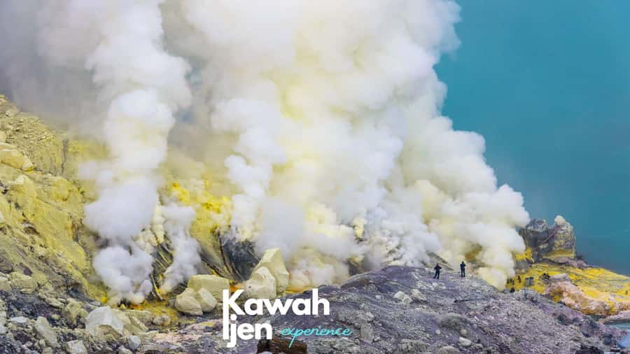 Banyuwangi: Ijen Crater and Bromo Mountain 2 Day Tour - Reaching Kawah Ijen: Blue Fire, Miners, and That Turquoise Dawn