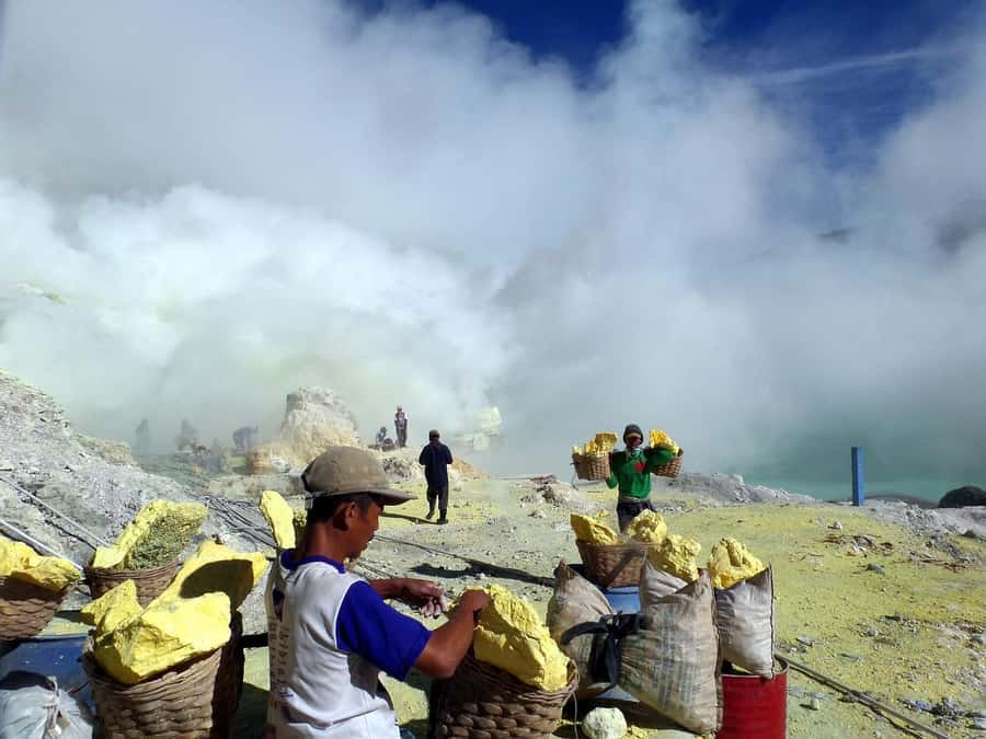 Banyuwangi : Mt Ijen Hike, Blue Fire & Panoramic Lake Guided - The climb to the rim: steep, dark, and very honest about fitness