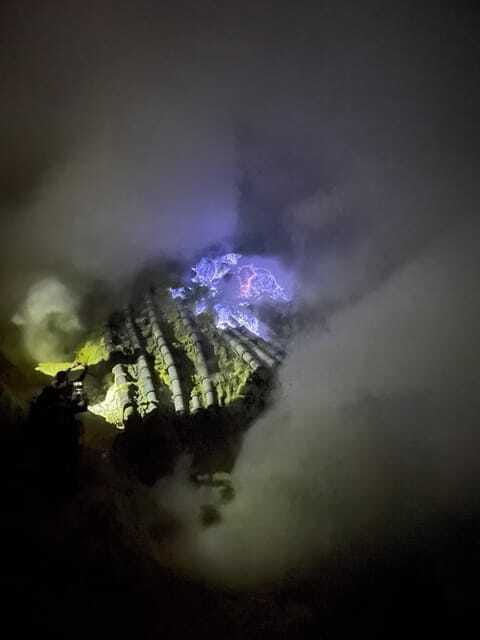 Banyuwangi : Mt Ijen Hike, Blue Fire & Panoramic Lake Guided - Blue fire and sulfur miners: the part you cannot fully control