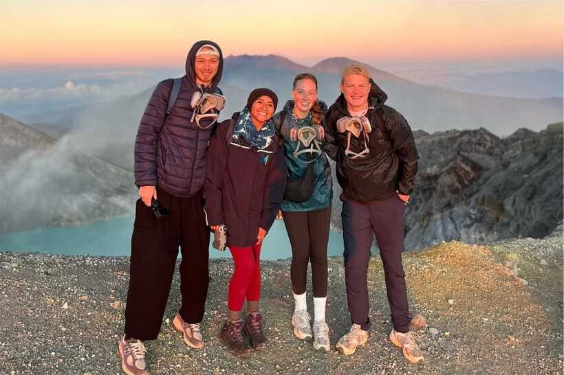 Banyuwangi: Mt. Ijen Sunrise Hike with Pickup & Health Check - Blue fire: how to think about the blue flames